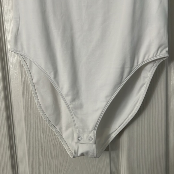 NWT Old Navy Bodysuit - M - Picture 3 of 3